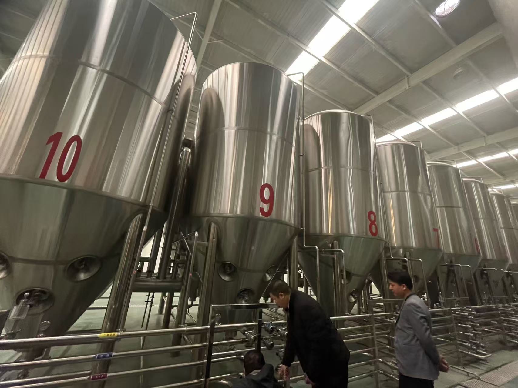 青海精酿啤酒设备厂—平面布置、设备设计、制造、调试、培训等一条龙服务